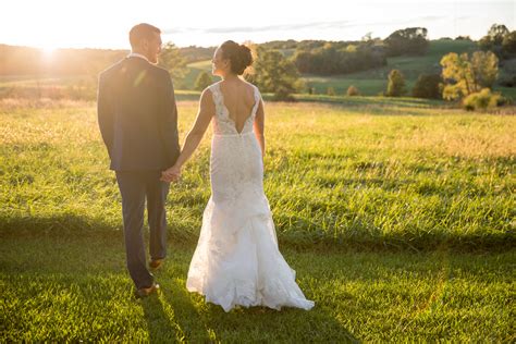 Anna and Donny's Rustic and Romantic Barn Wedding | Rachael Schirano Photography