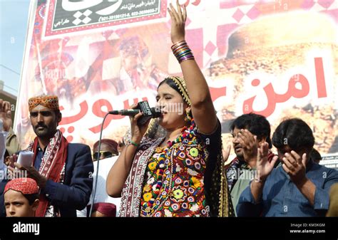 Sindhi Dance Hi Res Stock Photography And Images Alamy