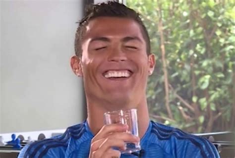 Cristiano Ronaldo Le Hizo Perder Millones A Coca Cola Sólo Por Tomar Agua