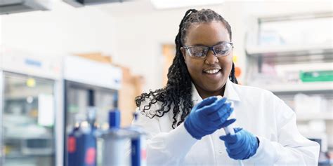 Howard University Students Finish Amgen Fellows Program With New Skills