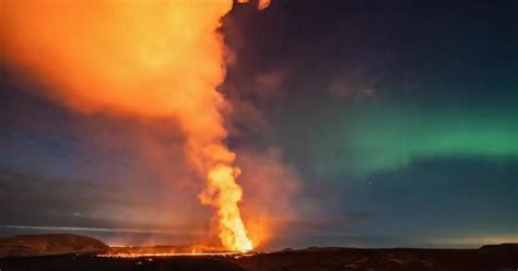 Video Spectacular Timelapse Video Shows Northern Lights Shining Over