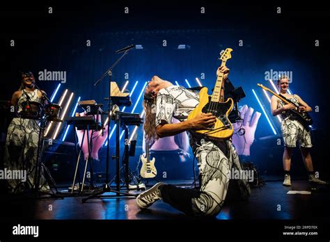 Dadi Freyr Cantante Fotografías E Imágenes De Alta Resolución Alamy