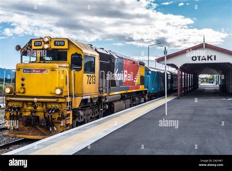 Df Class Locomotive No 7213 Capital Connection Long Distance Commuter