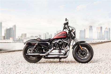 Harley Davidson lança novas Sportster pintura retrô