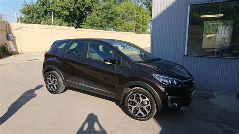 Renault Kaptur Black Brown Drive