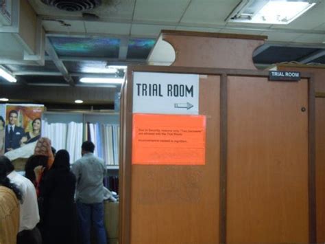 These Signs Confirm If Youre Being Watched In The Trial Rooms