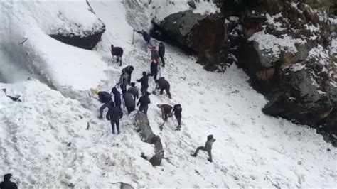 Avalanche In The Himalayas Kills At Least Seven Tourists Authorities Search Missing World