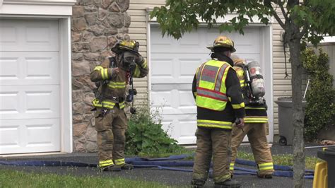 Pre Arrival Fire Engines Arriving To House Fire Youtube