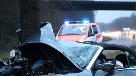 Toter Bei Unfall Auf B Bei Ro Dorf Bilder