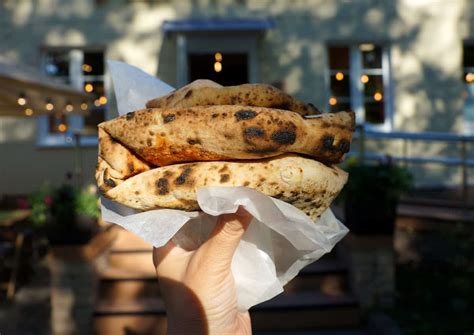 Dove Mangiare La Migliore Pizza A Portafoglio Di Napoli Gambero Rosso