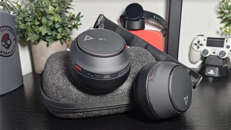 First Look Poly Voyager Surround Uc Premium Bt Headset Poly