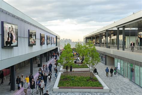 Empire Outlets: New York City Shopping, St. George