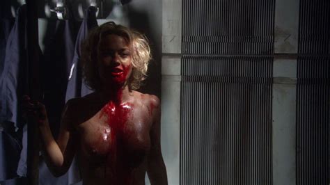 Kelly Carlson Nue Dans Starship Troopers 2