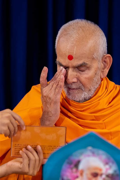 June Hh Mahant Swami Maharaj S Vicharan Nenpur India