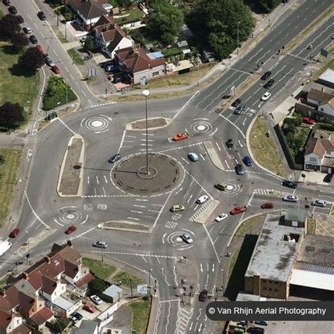 Magic Roundabout in Swindon: The Most Confusing Traffic Junction ...