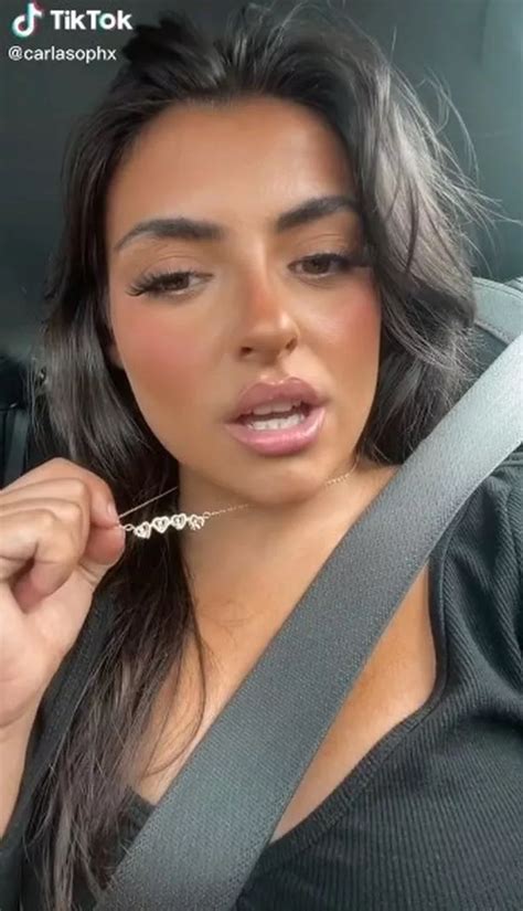 8 Hot Sexy Carla Gouveia Bikini Pics