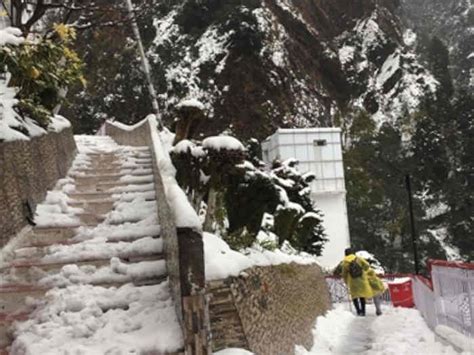 Snowfall At Mata Vaishno Devi Bhawan Vaishno Devi Shrine Receives First ...