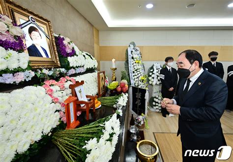 고 노옥희 울산교육감 빈소 찾은 김기환 시의장 네이트 뉴스