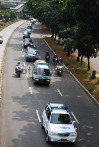 Iring Iringan Mobil Jenazah Mantan Presiden Soeharto Datatempo