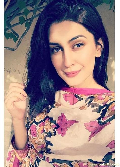 Gallery Actresses Kubra Khan Kubra Khan Pakistani Fashion Model