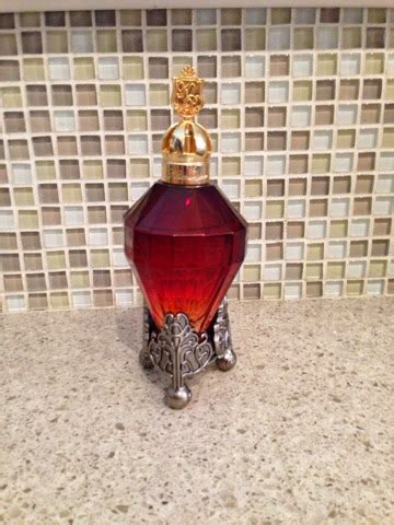 This and That : Katy Perry Killer Queen Perfume Bottle Stand D.I.Y.