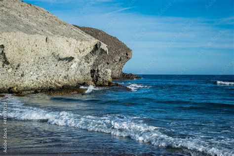 Formaciones Rocosas De Dunas F Siles Llegan Hasta La Orilla Del Mar En