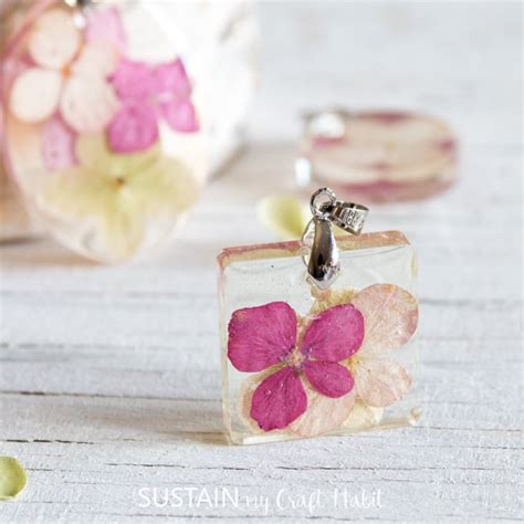 How to Make Resin Jewelry with Flowers – Sustain My Craft Habit