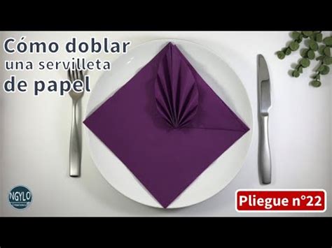 Cómo doblar una servilleta de papel con un pequeño pliegue en forma de