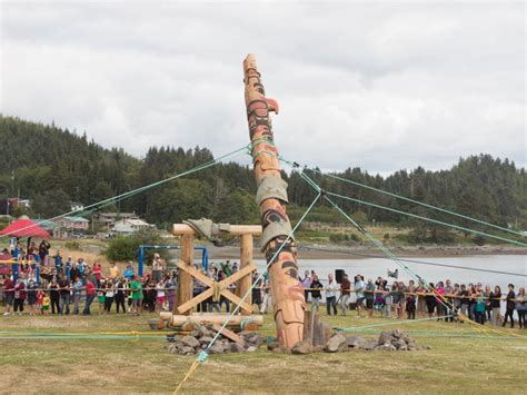 Totem Pole Raising Ceremony In Haida Gwaii Zenseekers