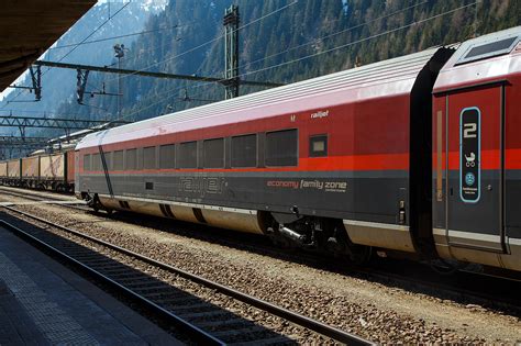 Der ÖBB Railjet 1 Klasse Wagen Speisewagen A ÖBB 73 81 85 90 535 8