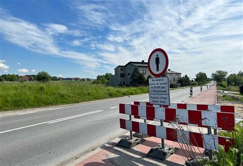 Co Dalej Z Chodnikami Na Ulicy M Odzie Owej W Wodzis Awiu Zawadzie