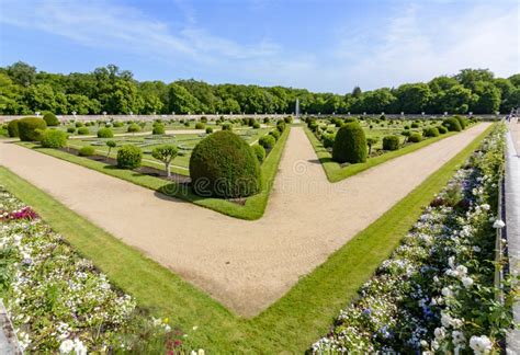 Gardens of Chenonceau Castle Chateau De Chenonceau in Spring, Loire ...