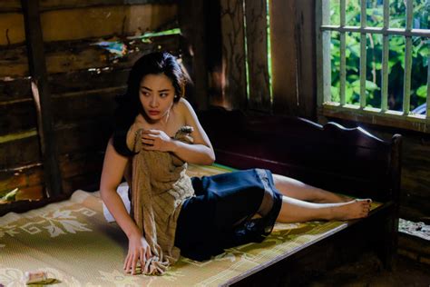 Hot girl vũ trụ VTV lộ c ảnh g iường c hiếu đáng chú ý hơn là màn t ự s át đẫm nước mắt trong