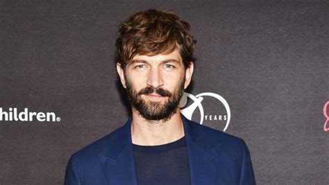 Michiel Huisman To Star In Kaley Cuoco’s HBO Max Series ‘The Flight ...