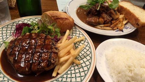 浦和の洋食屋でハンバーグと牛すじのシチューランチを食べました。 旅行にいくなら！