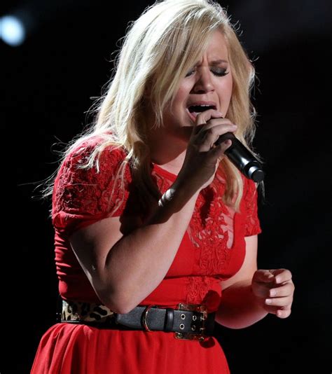 Kelly Clarkson ring: Singer loses her engagement ring before CMA ...