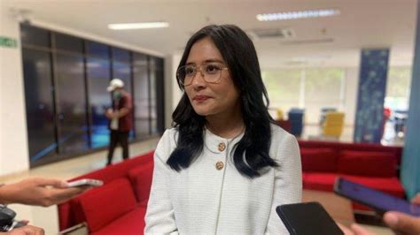 Cerita Prilly Latuconsina Jadi Dosen Praktisi Di Fisipol UGM Malah