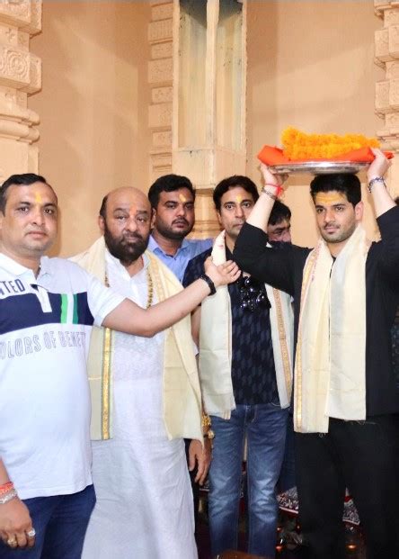 Sooraj Pancholi सूरज पंचोली ने किए गुजरात के सोमनाथ मंदिर में दर्शन