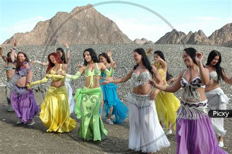 Image Of Arab Belly Dancers Dancing As A Group Wy345003 Picxy