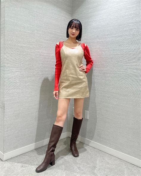 岡田紗佳、ミニ丈ワンピースから美脚がスラリ…圧巻スタイルの衣装姿を公開 Entame Next アイドル情報総合ニュースサイト