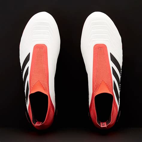 Botas de fútbol adidas Predator 18 FG Blanco Negro Coral CM7391