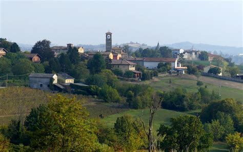 Vista Verso Guazzolo Con Il Campanile Della Chiesa Del Sa Flickr