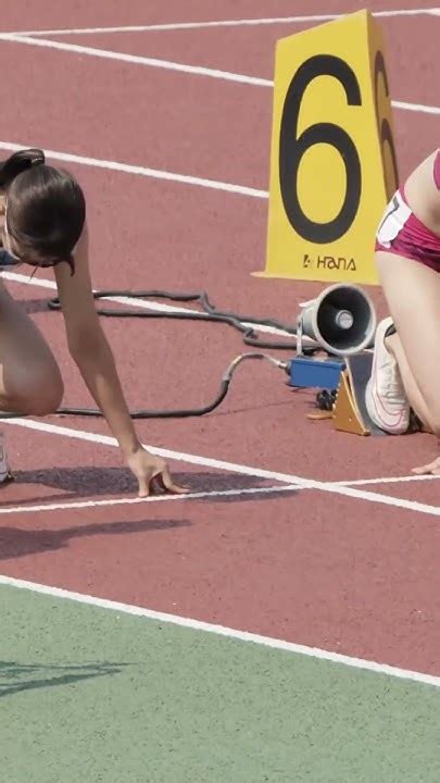 Beautiful Woman Participating In Track And Field Sprint Competition美