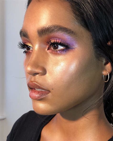 This Makeup Artist Came Up With A Genius Glass Skin Highlighter Hack