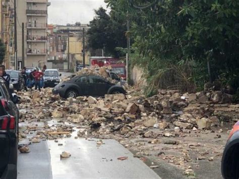 Nubifragio E Crolli A Siracusa Le Strade Sono Allagate Corriere It