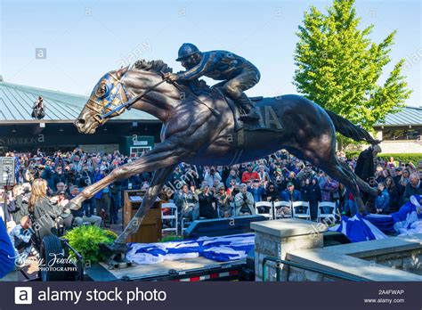 Bronze Statue Of Secretariat Hi Res Stock Photography And Images Alamy