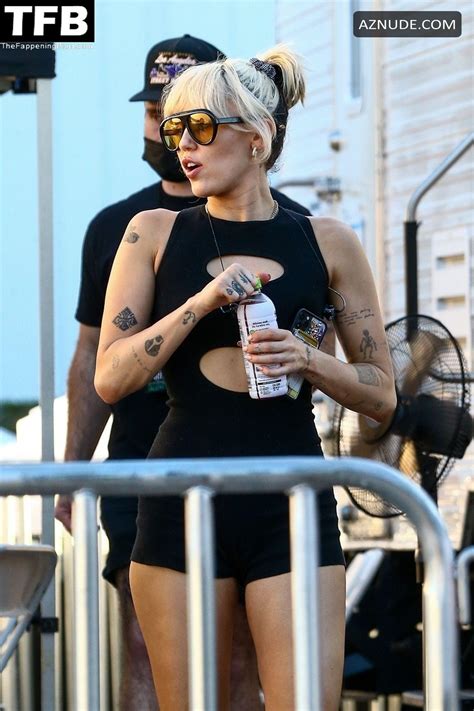 Miley Cyrus Sexy Seen Flaunting Her Hot Cleavage And Legs At The NBC