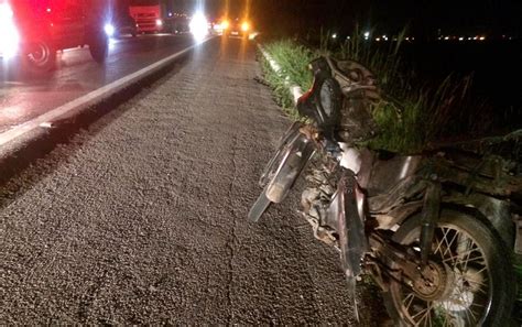 Acidente Entre Motos E Carreta Deixa Um Morto E Outro Ferido Na Br