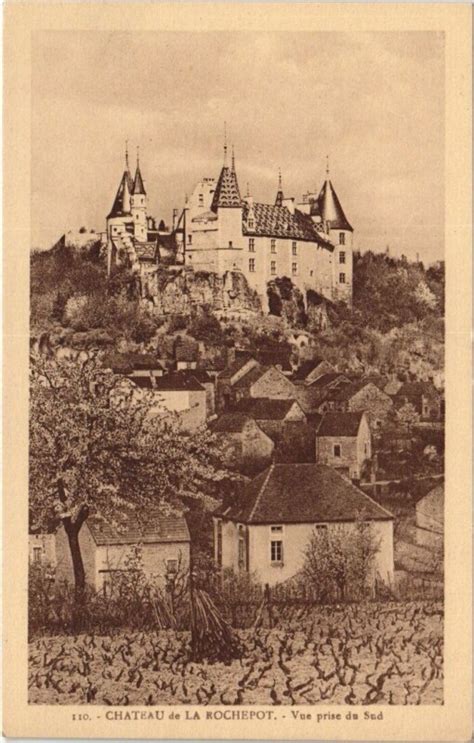 Chateau de La Rochepot Vue prise du Sud à La Rochepot Cartorum