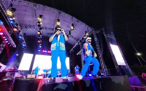 Video Le Lanzaron Agua Al P Blico As El Concierto De Los Kumbia